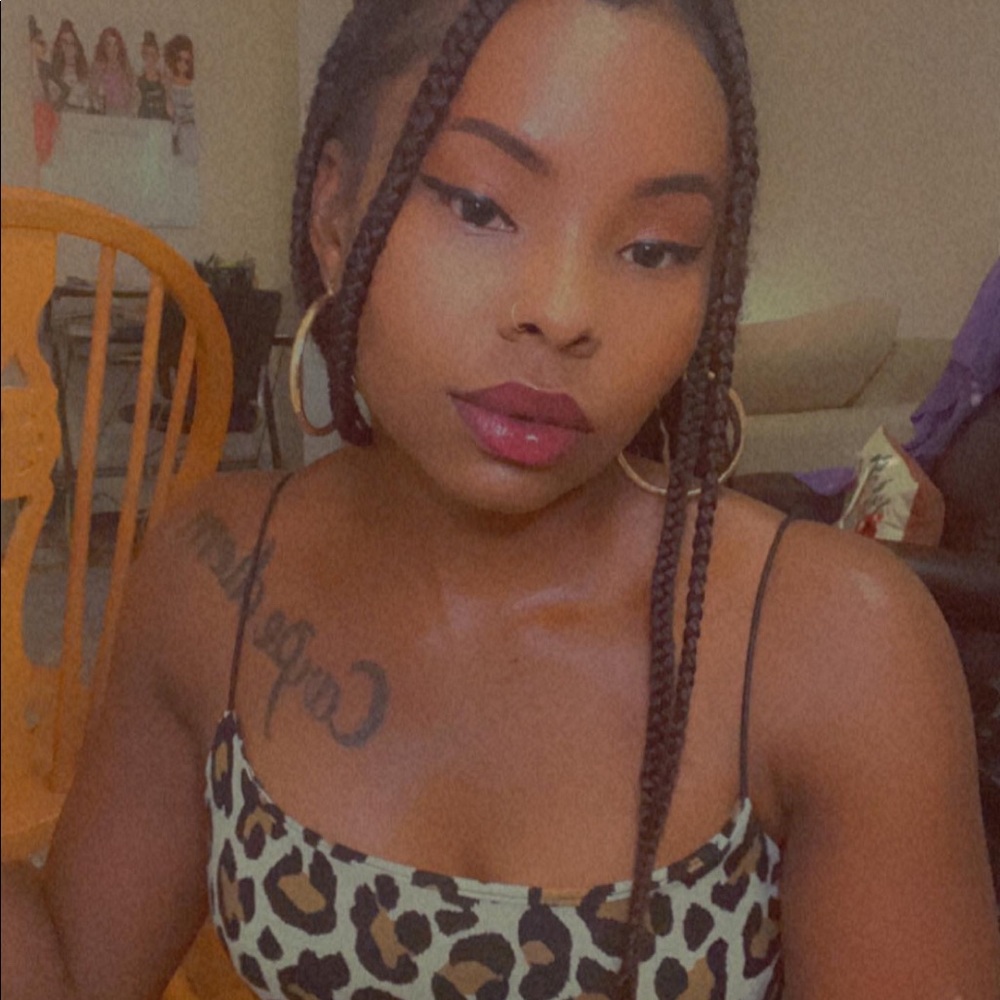 Meet your Posher, Mieya